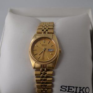 SEIKO Day/Date Dress Gold Tone Ladies Watch